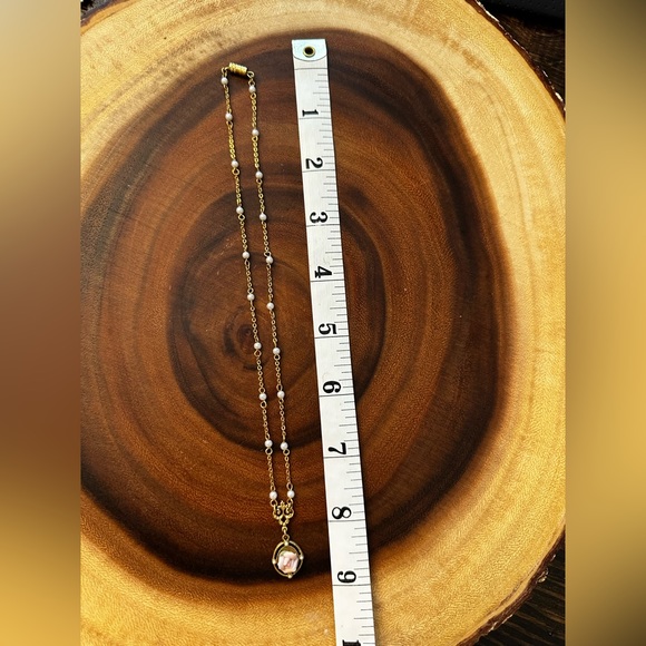 VINTAGE Avon lot of necklaces and clip on earrings. - Picture 7 of 8